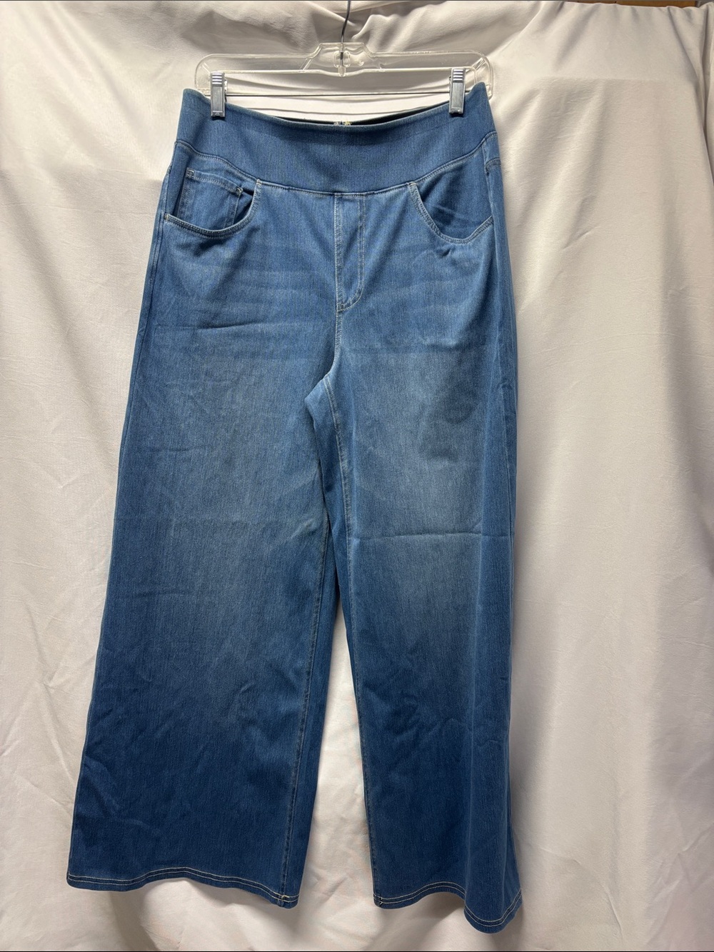 HALARA Wide-Leg Pull-On Jeans in Medium Blue Denim